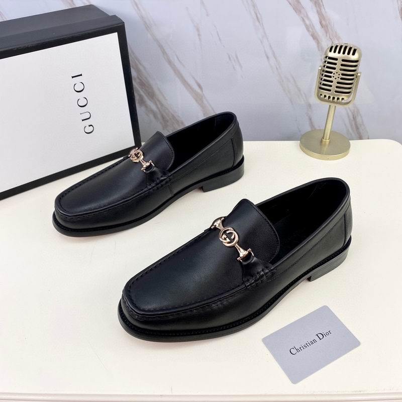 Gucci Men's Shoes 945